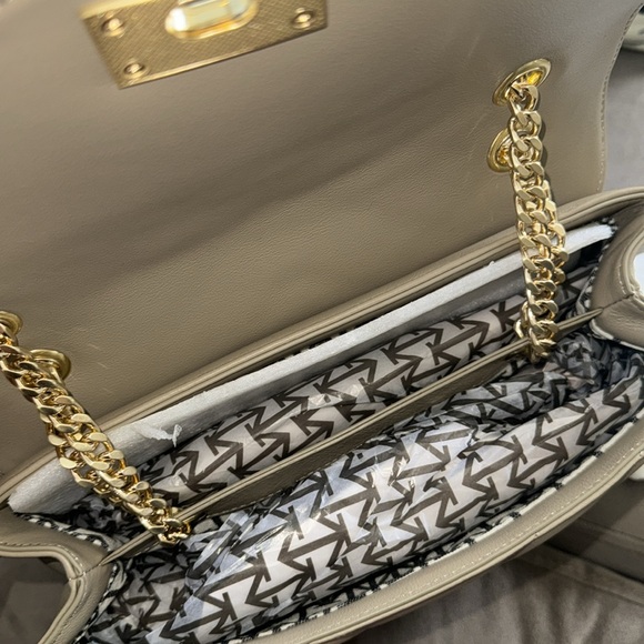 Moncrief Cathryn - Picture 14 of 14